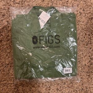 Brand new figs top - xs